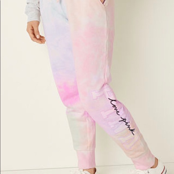 NEW VICTORIAS SECRET PINK VARSITY HALF ZIP RARE COLOR FREYA TIE DYE NWT - Picture 2 of 7